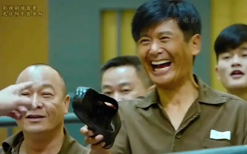 "赌神,你是不是要请我吃饭"周润发的《澳门风云3》放到现在也是经典中