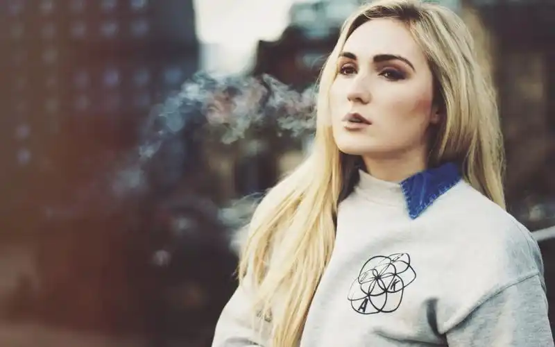 【v粉壁纸】抽烟的女孩另类壁纸【10p】