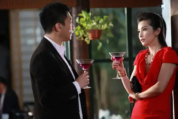 电影《我愿意i do》中,段奕宏与李冰冰饰演的是一对相恋7年的恋人