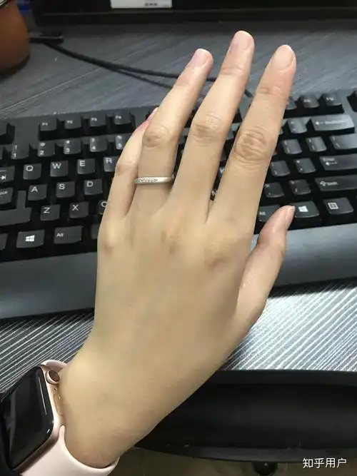 身高高的女生手和脚为什么普遍都很丑很粗