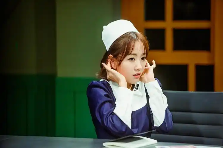 明星大侦探3杨蓉扮护士给大张伟打针引爆笑