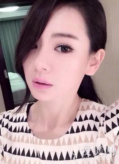 邓紫棋唐嫣自拍耍心机 女星酷爱"半边脸"(14)