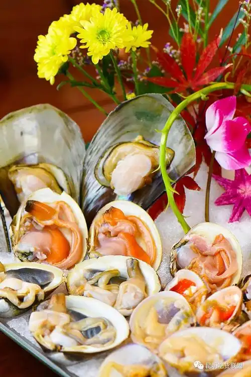 除了这些,还有各种平价海鲜, 鳄鱼肉, 蛏子王,鲜鱿鱼,刺身拼盘.价格